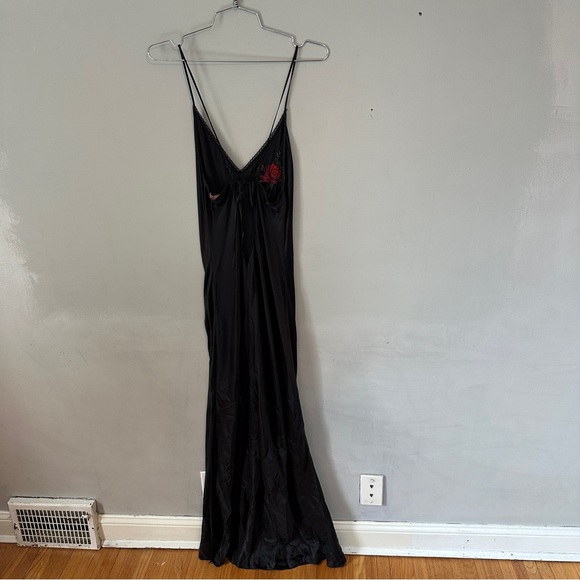 Vintage Y2K Victoria’s Secret Silk Slip Dress Black Red Roses - Picture 5 of 7